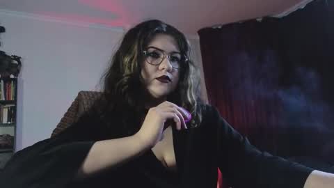 Miss Laura online show from December 3, 10:57 am