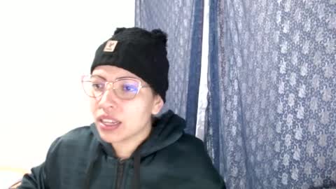 Snapshot of laura_marlyn chatting on December 2, 10:56 pm LARA online show from December 2, 10:56 pm