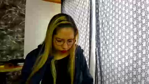 Snapshot of laura_marlyn chatting on January 6, 4:02 pm LARA online show from January 6, 4:02 pm