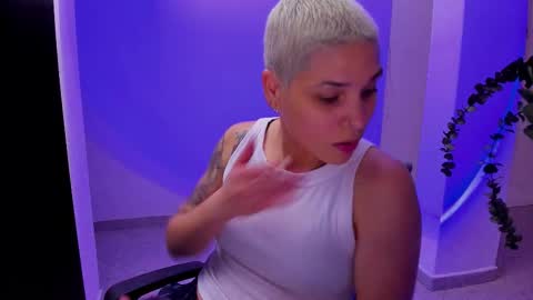 Laura Rose online show from September 12, 6:02 am