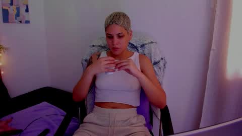 Laura Rose online show from October 5, 4:49 pm