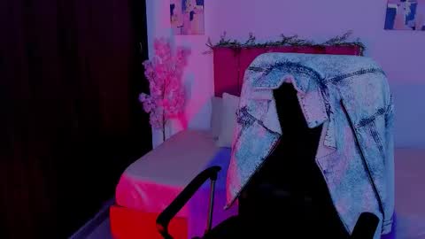 Laura Rose online show from October 18, 6:41 pm