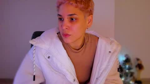 Laura Rose online show from December 23, 12:19 am