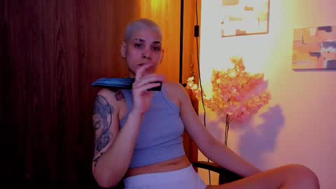 Laura Rose online show from March 18, 6:49 am