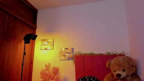 Laura Rose online show from April 22, 5:43 am