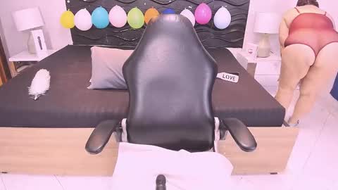 Snapshot of laura_riley chatting on January 19, 11:58 am Laura online show from January 19, 11:58 am