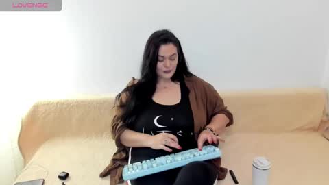 Laura online show from December 20, 9:00 pm