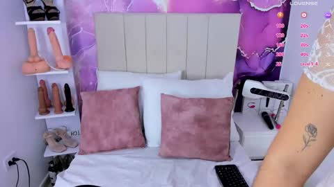 Laura Smith online show from February 3, 9:29 pm