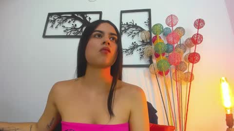 LAURA SOE online show from January 23, 6:24 pm