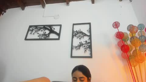 LAURA SOE online show from March 8, 8:03 pm