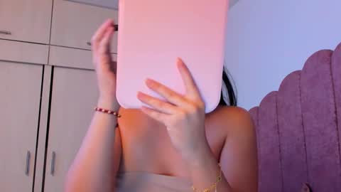 LAURA SOE online show from November 6, 11:26 pm