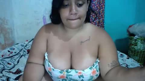 Snapshot of laura_sofia23 chatting on February 25, 7:01 pm laura_sofia23 online show from February 25, 7:01 pm