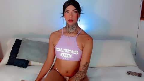 Laura online show from February 25, 9:24 pm