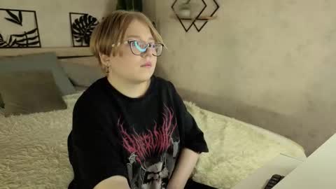 Laura online show from February 27, 8:03 am