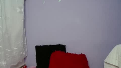 Snapshot of lauracb_ chatting on January 1, 5:01 am lauracb online show from January 1, 5:01 am