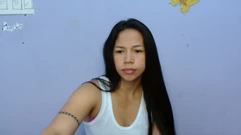 Snapshot of lauracb_ chatting on March 7, 4:33 pm lauracb online show from March 7, 4:33 pm