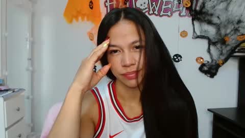 Snapshot of lauracb_ chatting on October 19, 7:14 pm lauracb online show from October 19, 7:14 pm