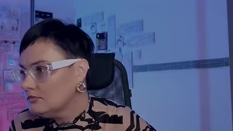 lauradavidsons online show from November 12, 6:41 pm