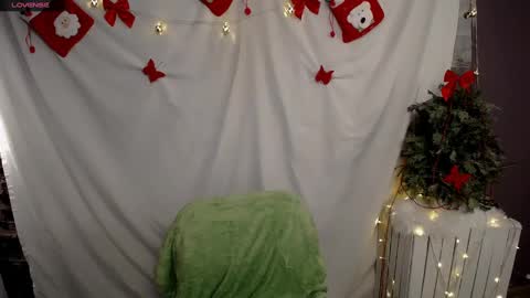 Laura online show from December 11, 2:22 pm