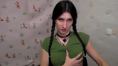 Laura online show from November 22, 10:03 am