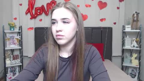 LauraHlot online show from March 10, 6:35 pm