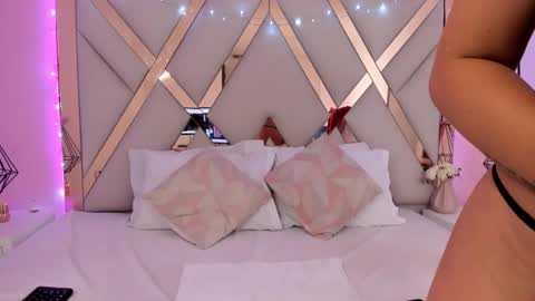 laura  online show from January 14, 9:09 pm