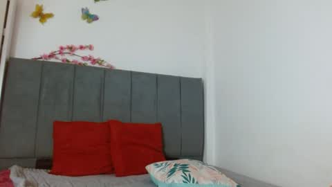 Laura online show from April 8, 11:21 am