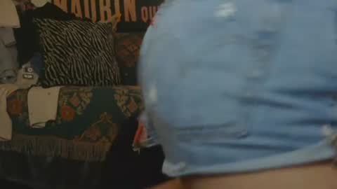 Snapshot of lauralye1983 chatting on June 24, 9:36 pm Lilian Banks online show from June 24, 9:36 pm