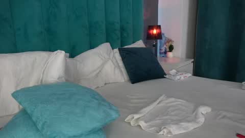 Snapshot of lauramirage chatting on February 17, 12:54 am LauraMirage online show from February 17, 12:54 am