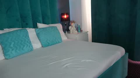 Snapshot of lauramirage chatting on February 26, 6:26 am LauraMirage online show from February 26, 6:26 am