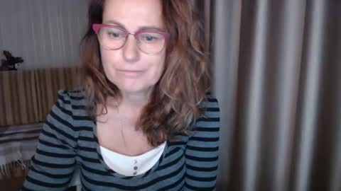 Lauraoven1 online show from October 22, 1:55 pm