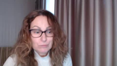 Lauraoven1 online show from November 12, 10:04 am