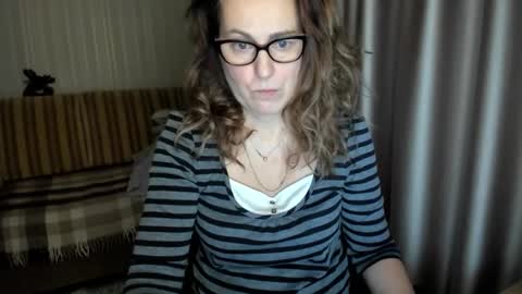 Lauraoven1 online show from January 18, 1:15 pm