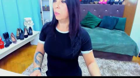 Snapshot of laurasinfull chatting on October 7, 3:14 am Laura online show from October 7, 3:14 am