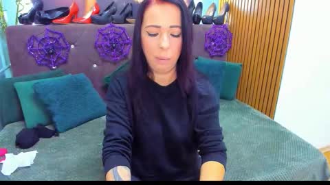 Snapshot of laurasinfull chatting on October 27, 4:49 am Laura online show from October 27, 4:49 am