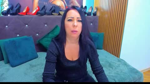 Snapshot of laurasinfull chatting on November 3, 4:25 am Laura online show from November 3, 4:25 am