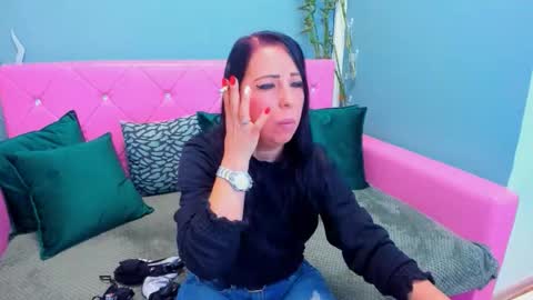 Snapshot of laurasinfull chatting on November 10, 4:33 am Laura online show from November 10, 4:33 am