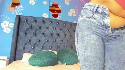 Snapshot of laurasmith_1 chatting on June 3, 11:02 am Laura online show from June 3, 11:02 am
