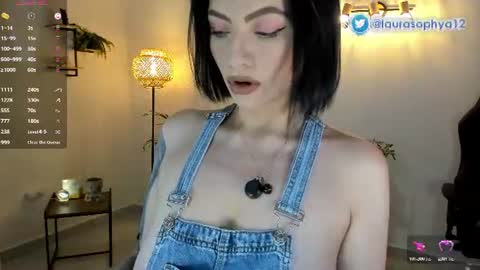 Snapshot of laurasophya chatting on July 5, 9:33 pm Laura online show from July 5, 9:33 pm