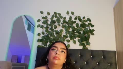 Snapshot of lauravince4195 chatting on May 12, 10:18 pm laura online show from May 12, 10:18 pm