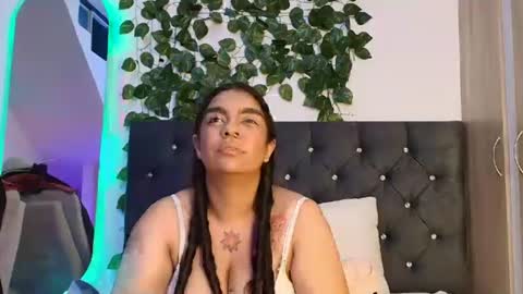 Snapshot of lauravince4195 chatting on June 20, 11:18 pm laura online show from June 20, 11:18 pm