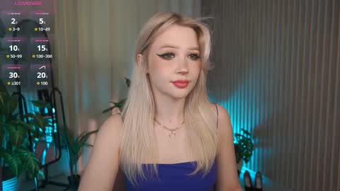  Laura  online show from September 12, 5:40 am