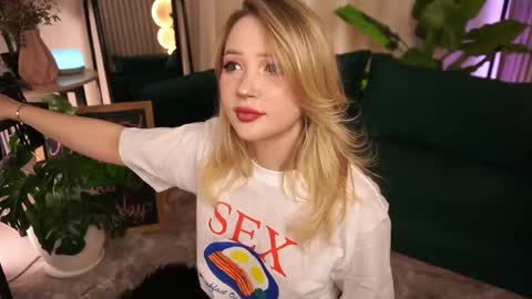  Laura  online show from April 23, 12:40 pm