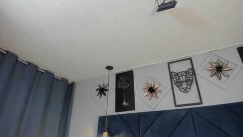 Laureen online show from December 6, 8:51 pm