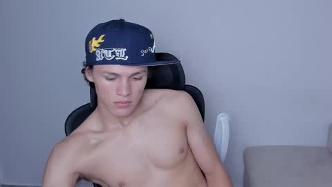 Laureent online show from November 28, 6:32 pm