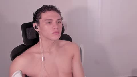 Laureent online show from April 26, 12:36 pm