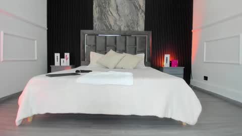 Lauren Weels online show from March 5, 8:05 pm