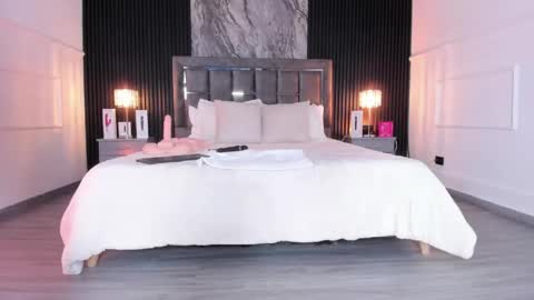 Lauren Weels online show from April 18, 7:58 pm