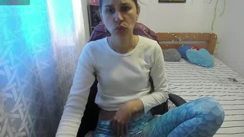 Snapshot of lauren_ashlee chatting on November 10, 1:32 pm Lauren Independent model online show from November 10, 1:32 pm