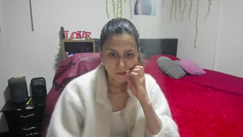 Snapshot of lauren_ashlee chatting on January 8, 2:52 pm Lauren Independent model online show from January 8, 2:52 pm